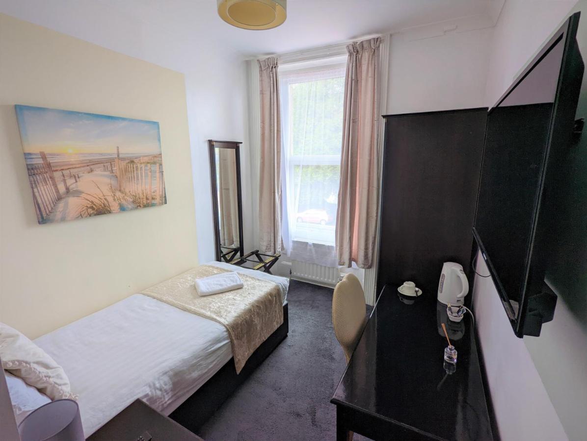 Cecil Court Hotel Bournemouth Bagian luar foto